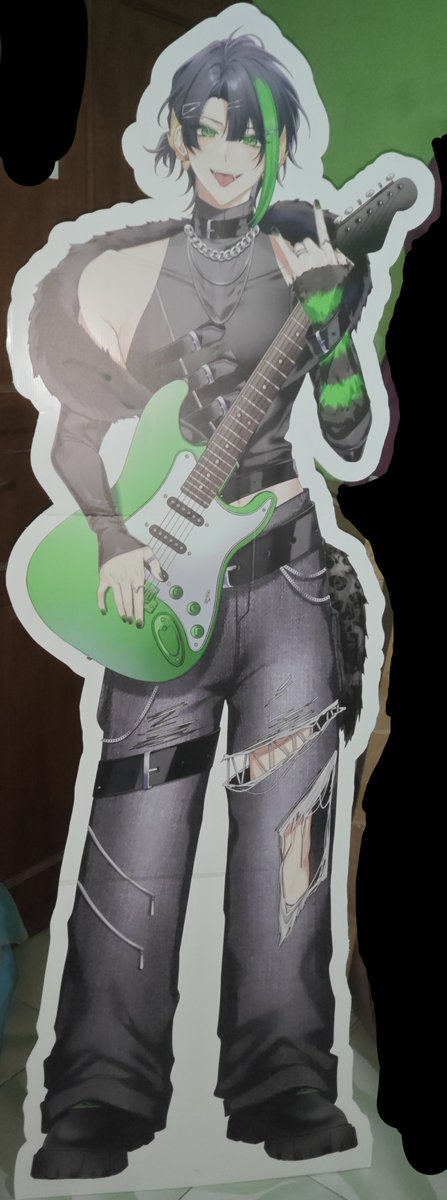 AlTarisya119's tweet photo. Lapor ketua @Kuroyukia2 , standee Yuyo sdh berhasil diadopsi dan sampai dgn selamat 🫡 

Kalo disandingkan gini kelihatan banget kecik nya ututu 🤏

Welcoming new member to my kosan 🎉

Terima kasih jg seperti biasa kpd kakak2 @PANDAVVAseasons &amp; @YY_RiseofStar 🤗💚 https://t.co/e2eyE1WVf4