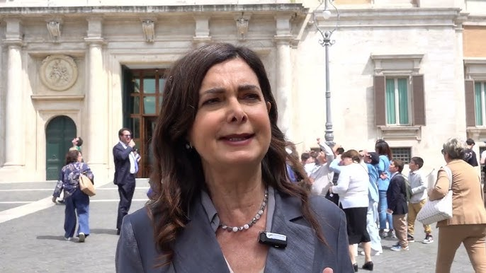 regulator_26637's tweet photo. @itsmeback_ se la vedessi in faccia non la riconosceresti perchè dal vivo è cosi https://t.co/JgS81PK2Sw