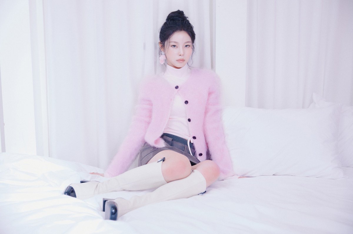 nmixxpics_'s tweet photo. JANG KYUJIN FOR WAVES MAGAZINE https://t.co/03l4kBURr7