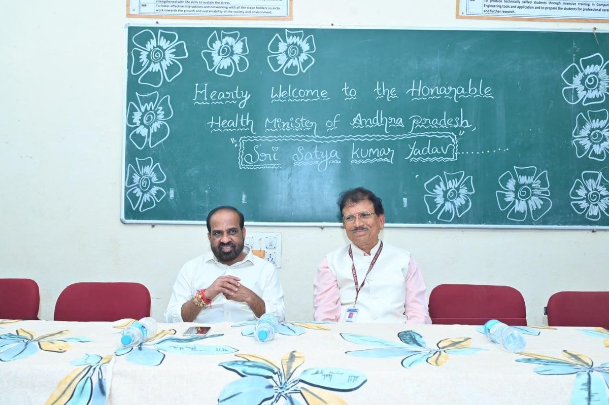 OfficeOfSKY's tweet photo. NBA Accreditation సాధించిన ధర్మవరం ప్రభుత్వ పాలిటెక్నిక్ కళాశాలను మంత్రి శ్రీ @satyakumar_y గారు సందర్శించారు. అధ్యాపకులు, సిబ్బంది, విద్యార్థులను అభినందిస్తూ, వారి భవిష్యత్ లక్ష్యాలు, కెరీర్ అవకాశాలు, నైపుణ్యాభివృద్ధిపై మాట్లాడారు. స్పష్టమైన లక్ష్యం, ఆత్మవిశ్వాసం, నైపుణ్యాలతో ఉద్యోగాలు పొందేవారిగా మాత్రమే కాకుండా ఉద్యోగాలు కల్పించే స్థాయికి విద్యార్థులు ఎదగాలని సూచించారు.

కళాశాలలో Centre of Excellence ఏర్పాటుకు కృషి చేస్తున్నామని, ఆధునిక సాంకేతిక విద్య, నైపుణ్యాభివృద్ధితో ధర్మవరం విద్యార్థులు భవిష్యత్‌లో దేశాభివృద్ధిలో భాగస్వాములు కావాలని మంత్రివర్యులు ఆకాంక్షించారు.

#NBAAccreditation #𝖲𝗄𝗂𝗅𝗅𝖣𝖾𝗏𝖾𝗅𝗈𝗉𝗆𝖾𝗇𝗍
