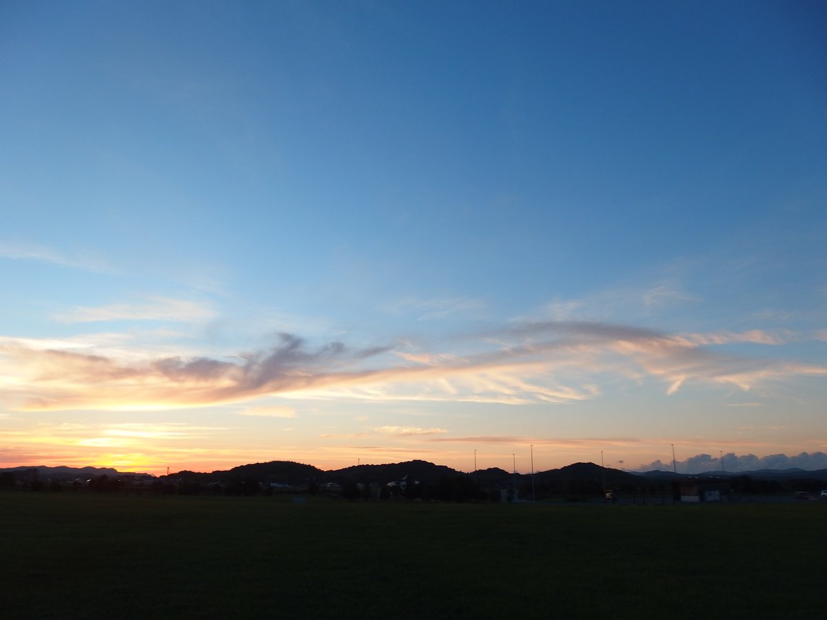 mercyrooster's tweet photo. 流れる雲を見るのは面白い。今日は竜神のよう。 https://t.co/2u3BYErLg3