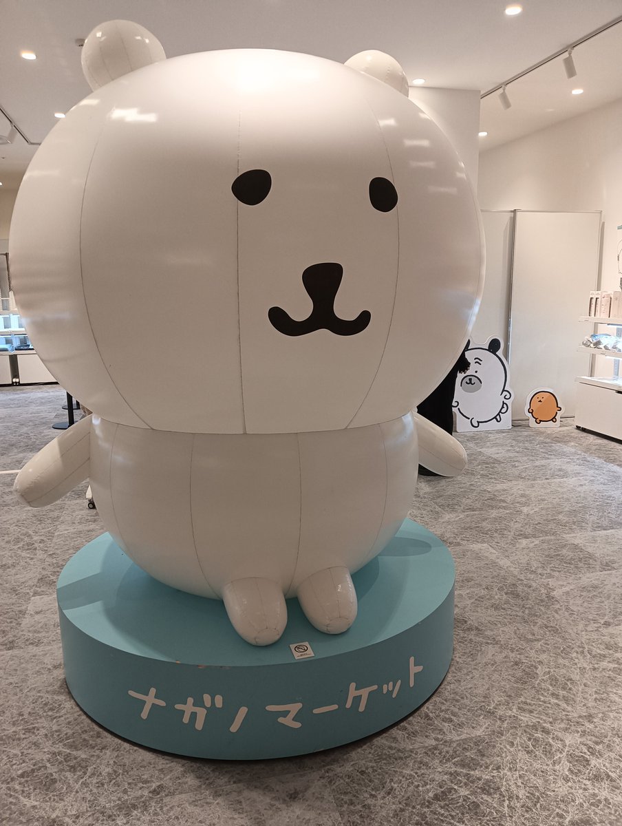 metamon_ao_'s tweet photo. パルコにナガノマーケットできてた笑
デカいクマもいる笑 https://t.co/oQq3z9kP6a