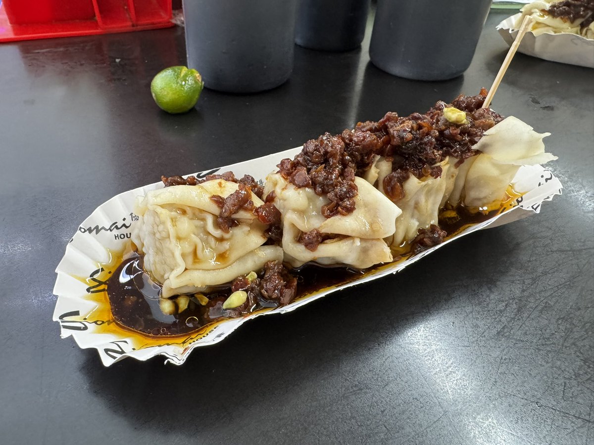 yuebroadcast's tweet photo. The way they make them so cheaply at 10 php per piece makes you question the quality of the meat

But no one can really resist the familiar flavour of pork siomai with extenders, seasoned heavily with garlic, chili, citrus, and soy sauce. https://t.co/mf4HqBEpbQ