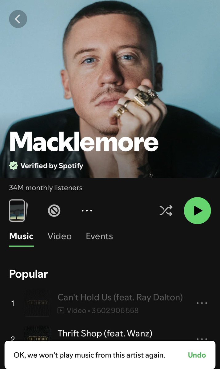 elexxx18's tweet photo. BLOCKED (never heard one of his music ever btw nobody knows Macklemore)
#loveed https://t.co/4kGBNyXxnG