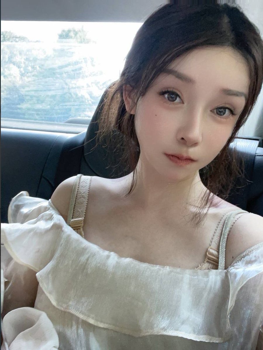 VocaloidAbove's tweet photo. 极品高颜值甜美粉嫩少御和网友做爱拍自慰 各种姿势Cos https://t.co/AA8bjocnvf