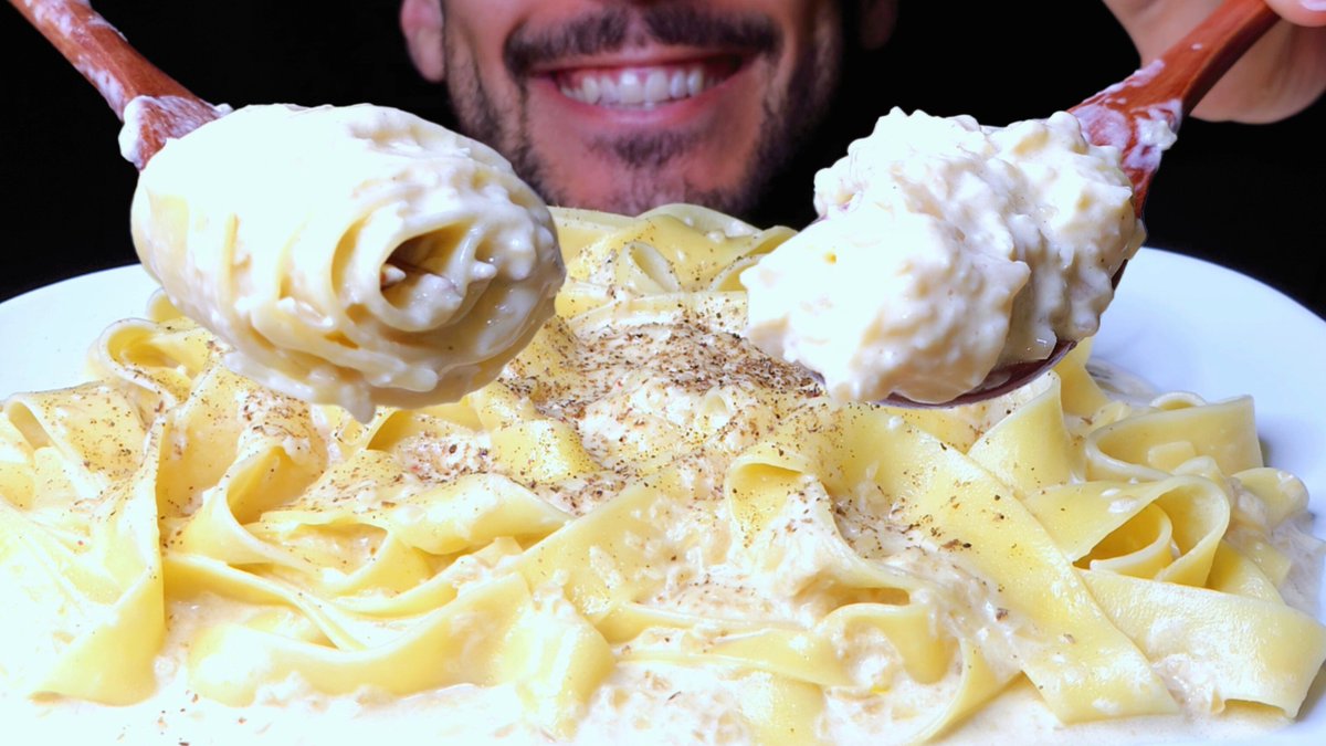 Susi92CB's tweet photo. Just made creamy garlic parmesan pasta in 20 mins—no fancy ingredients, just pure comfort  #HomeCookingWin https://t.co/21kfi6YTSD