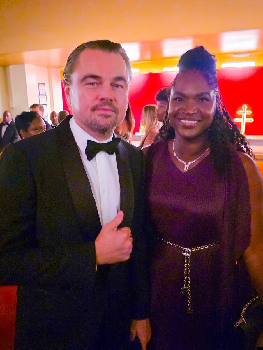 dicapriooupdate's tweet photo. Leonardo DiCaprio  in New York City as he attends the star-studded premiere of JAY-Z IN 8 https://t.co/pXAfzk7Fnn