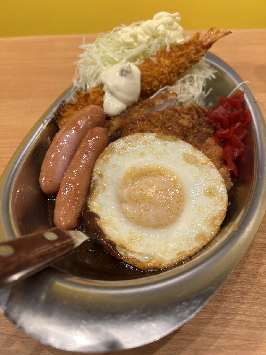 sasachu_'s tweet photo. #神田カレー街食べ歩きスタンプラリー 
69〜72店目 先週から
ゴーゴーカレー神田駅南口パーク 神田駅
コンボカレー（小) 1,480円 
ヨン 神保町駅
サバキーマ 1,500円
美味これくしょん神田倶楽部 大手町駅 
スパイス香るカレールージュ 1,300円
スマトラカレー共栄堂 神保町駅
エビカレー 1,700円 https://t.co/C9Yzt8dpiw