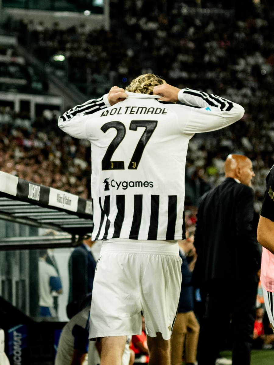 vsrsus's tweet photo. The Nick Woltemade Serie A aesthetic. https://t.co/uPZfjfvZzd