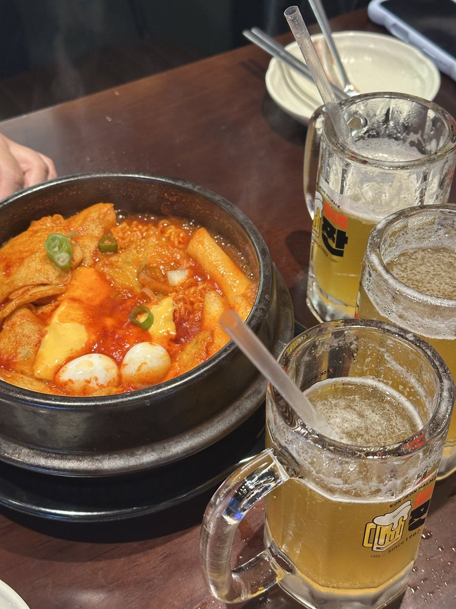 dearjmj_'s tweet photo. 혹시 할머니좋아하는 사람????
나는 역할맥 할머니안주에 포옥 빠져서 살고파 .....
라볶이 + 파인애플살얼음맥주면 나 힘든 평일을 살아갈수있어 🥹💗💗
할머니아랑해요 https://t.co/dHdNaZhfcu
