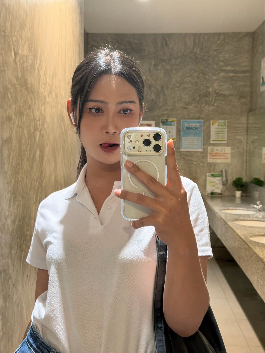 Mnnnnnny168802's tweet photo. ไม่สบาย กินยาไม่หาย ถ้าโดนฉีดยาจะหายป่าววว  🤒💉
#บุรีรัมย์ #บุรีรัมย์ในเมือง https://t.co/snjjh1Q5EX