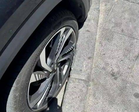 ConchaCentcirf's tweet photo. Just nailed my first parallel parking on the third try!  No more sweaty palms during driving lessons—can see the license in sight! #LearnerDriver https://t.co/hYlYo7RlA7