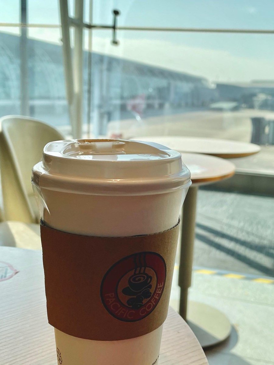 MasakoDekropu's tweet photo. Just tried the new morning oat latte infused with wild honey—smooth, floral, and way better than my usual brew! Game changer for my 7 AM work grind ， https://t.co/Q0sTPtKvfF