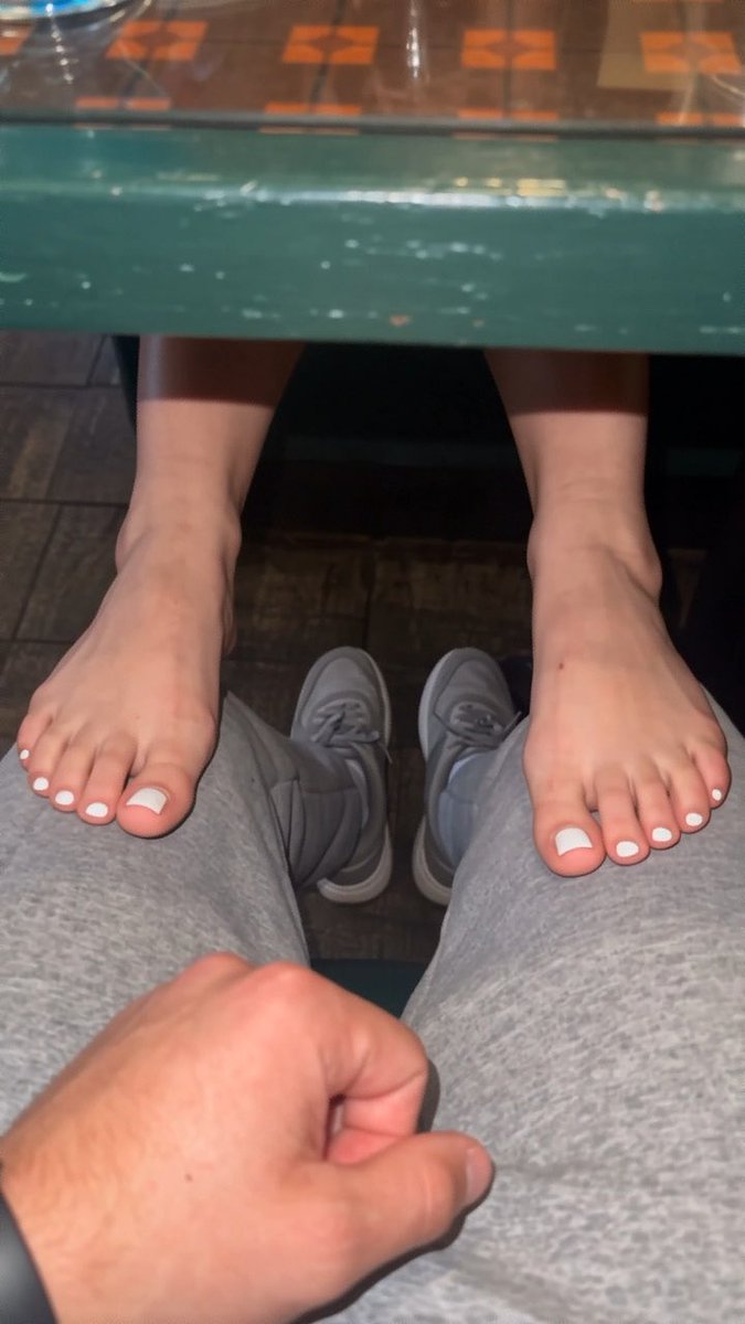 OmiBrooke's tweet photo. dinner date anybody?😝 https://t.co/XbY3GvY15I