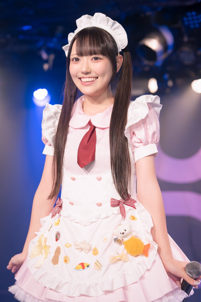 11eyru0g's tweet photo. よくばりなメイドさん可愛かったぁ🥰
ライブも見どころ盛りだくさんでお腹いっぱい楽しめました🍚
特典会初めて行ったのに名乗る前に名前当てられてびっくり！
本当によく見ていて凄い👏
#UNDO
#ひまりできまりだよね https://t.co/AQoNGMyx75