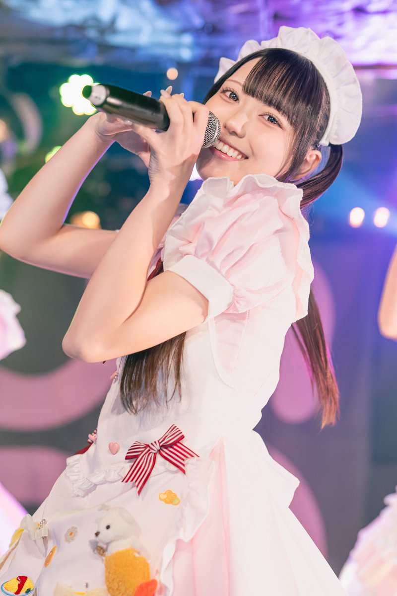 11eyru0g's tweet photo. よくばりなメイドさん可愛かったぁ🥰
ライブも見どころ盛りだくさんでお腹いっぱい楽しめました🍚
特典会初めて行ったのに名乗る前に名前当てられてびっくり！
本当によく見ていて凄い👏
#UNDO
#ひまりできまりだよね https://t.co/AQoNGMyx75
