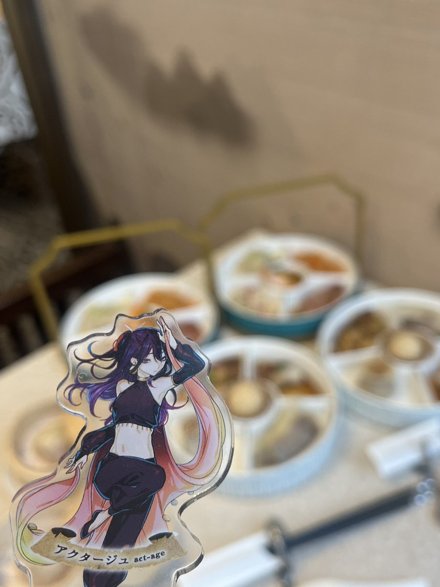 mdn_ic's tweet photo. 大袈裟かもしれないけど踊り子アクスタのためだけに食べに行きましたいい加減にしてー😭🤚🏻 https://t.co/pmmhnJsaqV