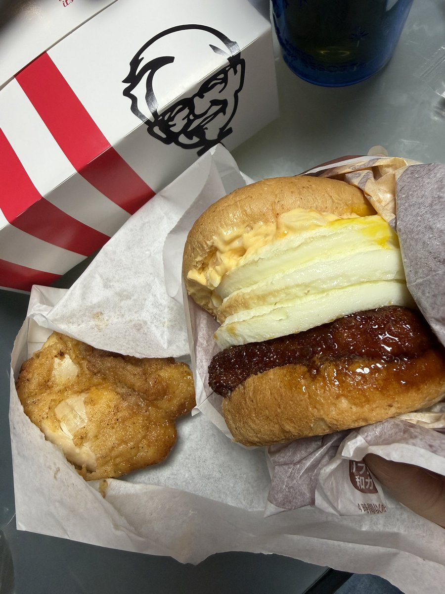 Ayl_S92's tweet photo. ダイエット中の為
夕飯月見トリプル食べるために
朝昼カロリー調整したから
ガチ脳汁出る……美味しすぎる…😭 https://t.co/RK3BW9WUxC