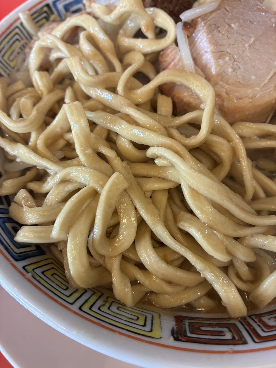 isshinchan123's tweet photo. ラーメン金剛
群馬県太田市
醤油ラーメン タマネギマシ
びっくりするくらい、どえらい硬さの麺👺💥
茹で時間もかなり短く、体感で3分程度、提供も早い😂
ぼっそぼその麺をガシガシ喰らう😇 https://t.co/Eb3V2pBOKy