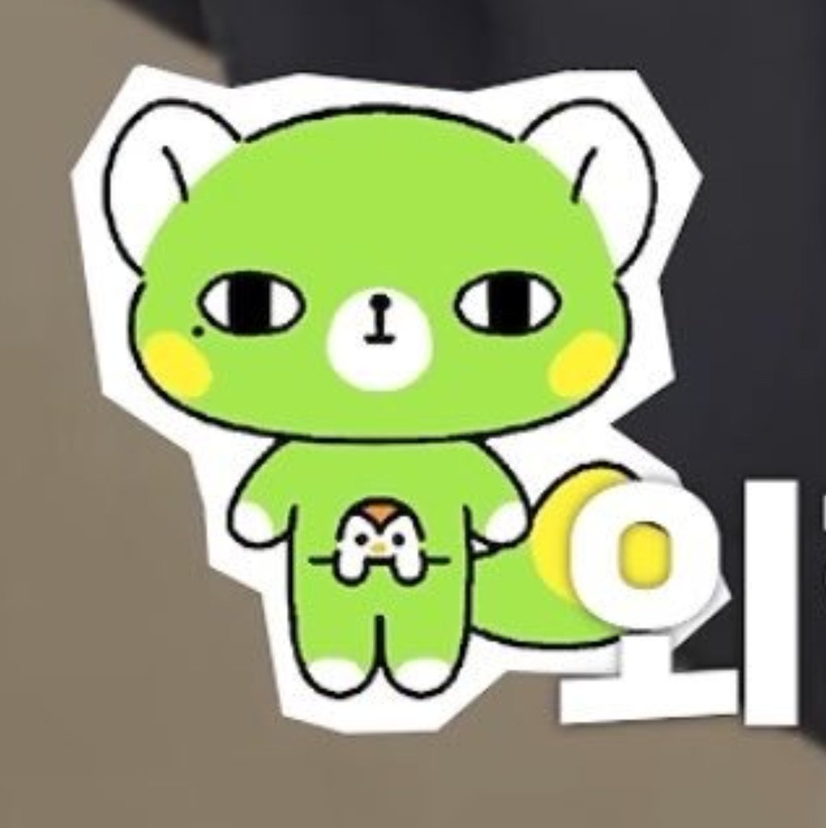 every_day_zh's tweet photo. 하4오지금같이찐한색말고다른색나오면더예쁠것같은데나중에나왓으면좋겟슴. .그리고아펭이의다륻모습도궁금하오(핑크하4오는샤홍슈에서주어온건데진짜제발저요. .🧎‍♀️) https://t.co/HWa8Nqn8fj
