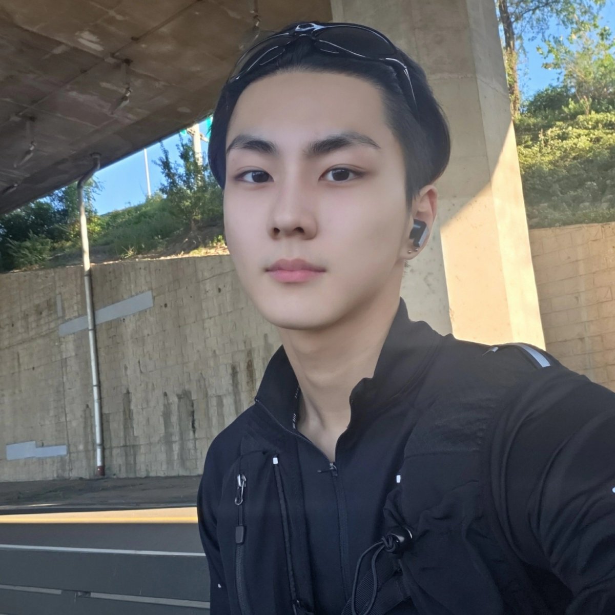 hypersunova's tweet photo. i'm a huge fan of the natural slits occuring in jungwon's eyebrows https://t.co/iEERLOGGUE