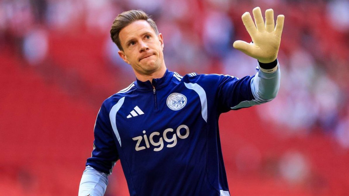 andresweiss_'s tweet photo. OJO:

Según BILD, Jürgen Klopp ha decidido que TER STEGEN sea su portero titular con Alemania.

Comenta BILD que ya ha hablado Klopp con MATS, que ahora está jugando en el Ajax.

Klopp había dicho que no le aseguraba a nadie su puesto, así que veremos si el jueves lo confirma. https://t.co/7bIEQEa7ed