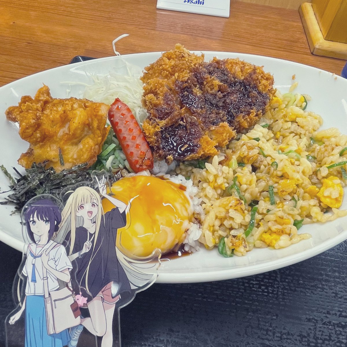 6rock6J's tweet photo. いろかぐchang……かつやの"チャーハンと
テリたま混ぜご飯の欲張り飯"だよ……
どうしてチャーハンとTKGが一緒のお皿に盛られてるのかな…… https://t.co/HUjJ1086vq