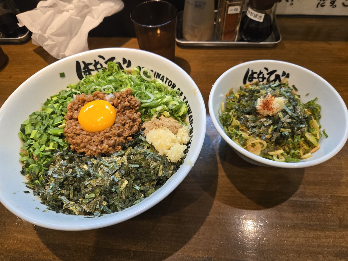 514_4S's tweet photo. ちょっとお金をプラスするだけで、洗面器に麺をいっぱい入れるのはやりすぎですよはなびさん🍜 https://t.co/c88NCW4pzW