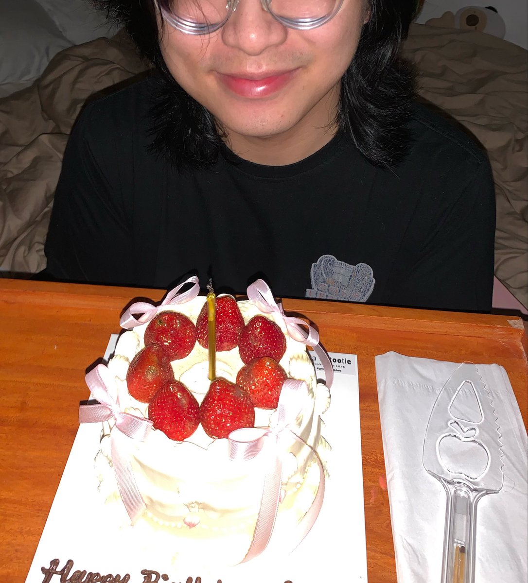 inthesolace's tweet photo. it was my bday week and boyfriend being the cutest pie when i came home he even prepped the sheets and all eheheh.. :3 https://t.co/QNZM9qa8Bn