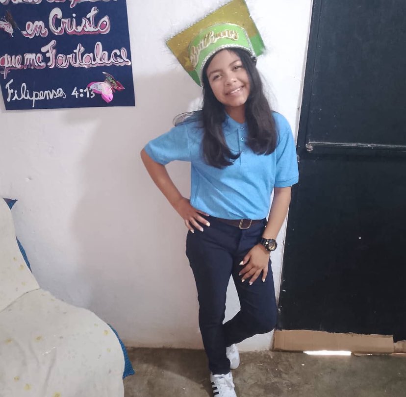 VictorUgas58's tweet photo. Muchas niñas no pueden regresar al colegio por falta de recursos, ella es una niña del cementerio en Caracas. Su mamá no cuenta con los recursos, cualquier ayuda es importante. 

Numero de contacto Jennifer 412-6762425. https://t.co/LrGLVVDJFm