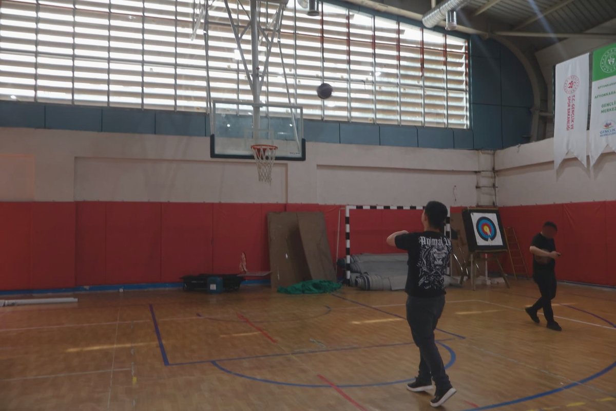 AfyonDsm03's tweet photo. Afyonkarahisar Denetimli Serbestlik Müdürlüğümüzce, 8 yükümlümüzün katılımıyla basketbol branşında sportif faaliyet gerçekleştirildi.

#AfyonkarahisarDenetimliSerbestlikMüdürlüğü #DenetimliSerbestlik #AdaletBakanlığı #spor https://t.co/EhNis9Ry1R