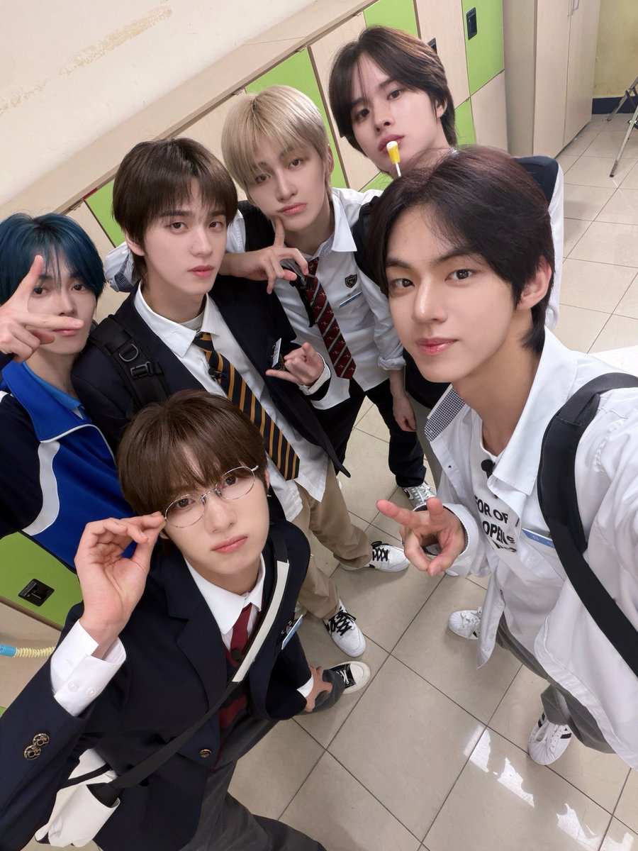 TWS_PLEDIS's tweet photo. 사이고등학교 파이팅😸

#TWS #투어스 #247WithUs
#TWS_CLUB #투어스클럽
#사이고등학교 https://t.co/SOtHyadnDG