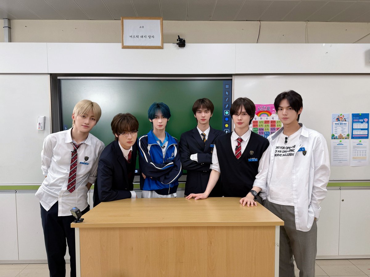 TWS_PLEDIS's tweet photo. 사이고등학교 파이팅😸

#TWS #투어스 #247WithUs
#TWS_CLUB #투어스클럽
#사이고등학교 https://t.co/SOtHyadnDG