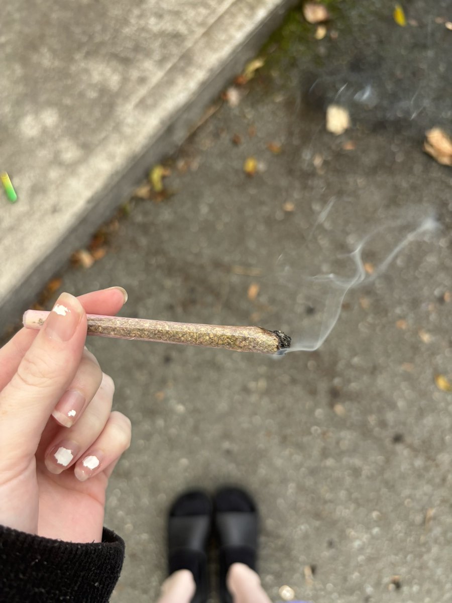 bec_0's tweet photo. weekend shenanigans :3 

#weedtwt #nictwt #stonertwt https://t.co/rN3cGvWAcj