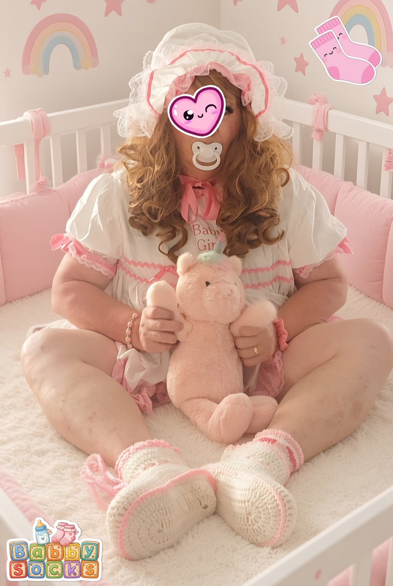 BabbySocks's tweet photo. Uni says hello!  😊🦄
🍼🧸🧷🎀🍭 

#AdultBaby #ABDL #socks #diapersissy #ageregression https://t.co/dBKEb12nqD