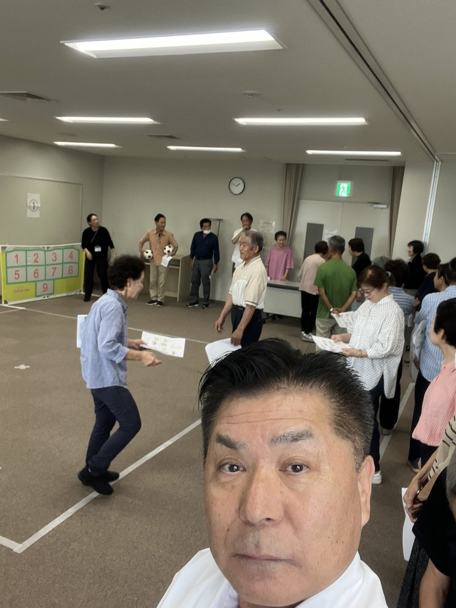 Steed82512's tweet photo. 高齢者サロン代表者連絡会に参加しました。
高齢者向けゲームをみんなでワイワイと楽しく体験しました。その後、交流会でそれぞれのサロンの運営の仕方や特色をお聞きし、とても参考になりました🤗 https://t.co/YDEpkTnc3y