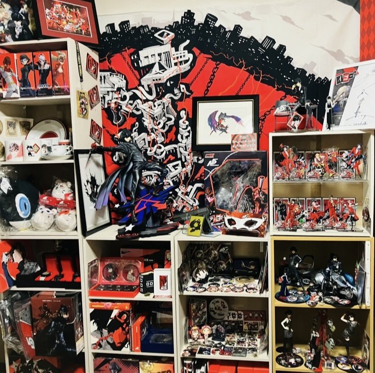 JudasSchmerz's tweet photo. ペルソナ5に出会って10年。
救いと同時に永遠に解けない呪いのような執着心を俺にくれました。

人生を狂わせてくれた、世界一愛する作品。
10年前の雨降るあの日を生涯忘れない。
ありがとうペルソナ5
#ペルソナ5  #P5_10th_anniversary https://t.co/znEUbBhyvq