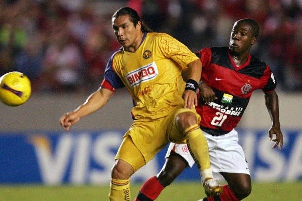 Flamengo_com_pl's tweet photo. 💪 Flamengo wraca na Maracanę z dwubramkową zaliczką i ma wszystko w swoich rękach przed rewanżem z Independiente del Valle. 

📈 Historia jest po stronie Rubro-Negro, którzy od 2008 roku za każdym razem awansowali, gdy po pierwszym meczu prowadzili różnicą dwóch goli. 

🏆 Leonardo Jardim studzi jednak emocje, podkreślając, że zwycięstwo 2:0 w Quito było ważnym, ale wciąż nie decydującym krokiem. 

#ligabrazylijska 

🔗 Więcej: https://t.co/1dyihxcnw9