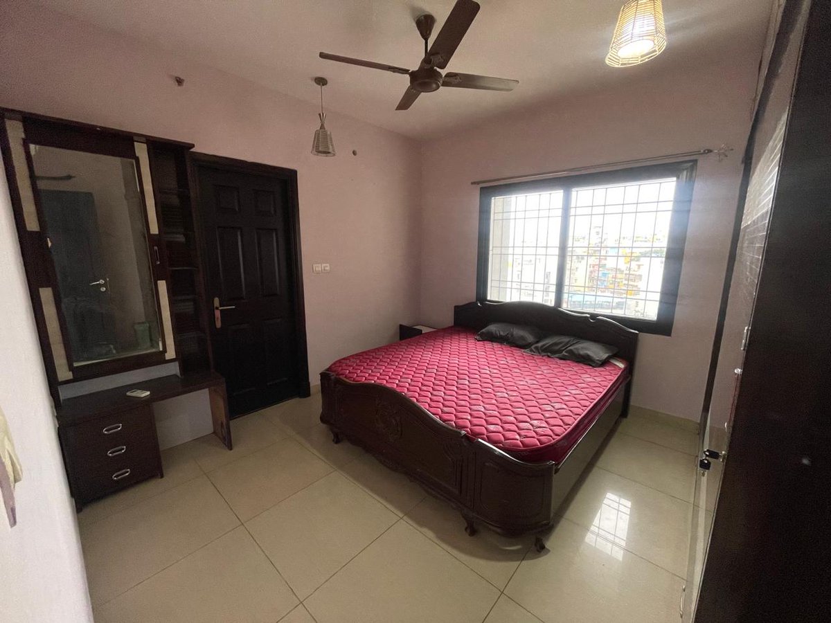 realanishgupta's tweet photo. Good for travelling to Koramangala, HSR, BTM Layout, JP Nagar, Jayanagar, MG Road. ORR is 1.5 km away.  

Great society: swimming pool, gym, indoor badminton, tennis, squash, basketball, table tennis and more.

If you're interested, fill out this form.
https://t.co/HewD39O48C https://t.co/r7iTWvGiom