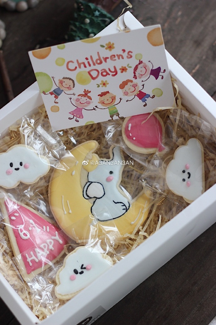 applb240570's tweet photo. My neighbor’s kid left homemade cookies on my porch today with a cute note. Small, warm moments make my day brighter! ， https://t.co/4iXCYc4Zem