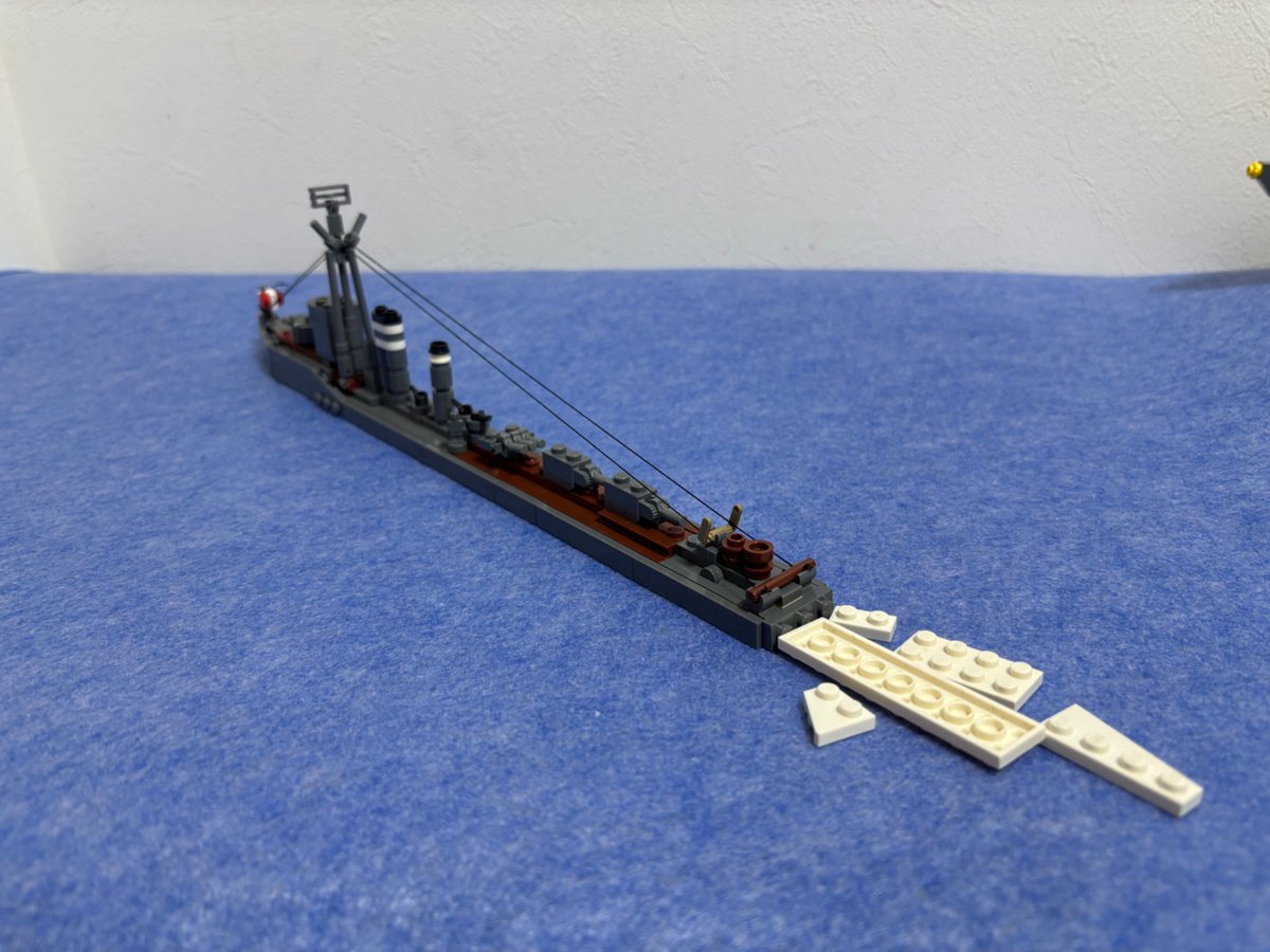 yaxtau's tweet photo. 青いマットはいいですね
（戦艦は落として壊れた） https://t.co/Alfwks6Zpw