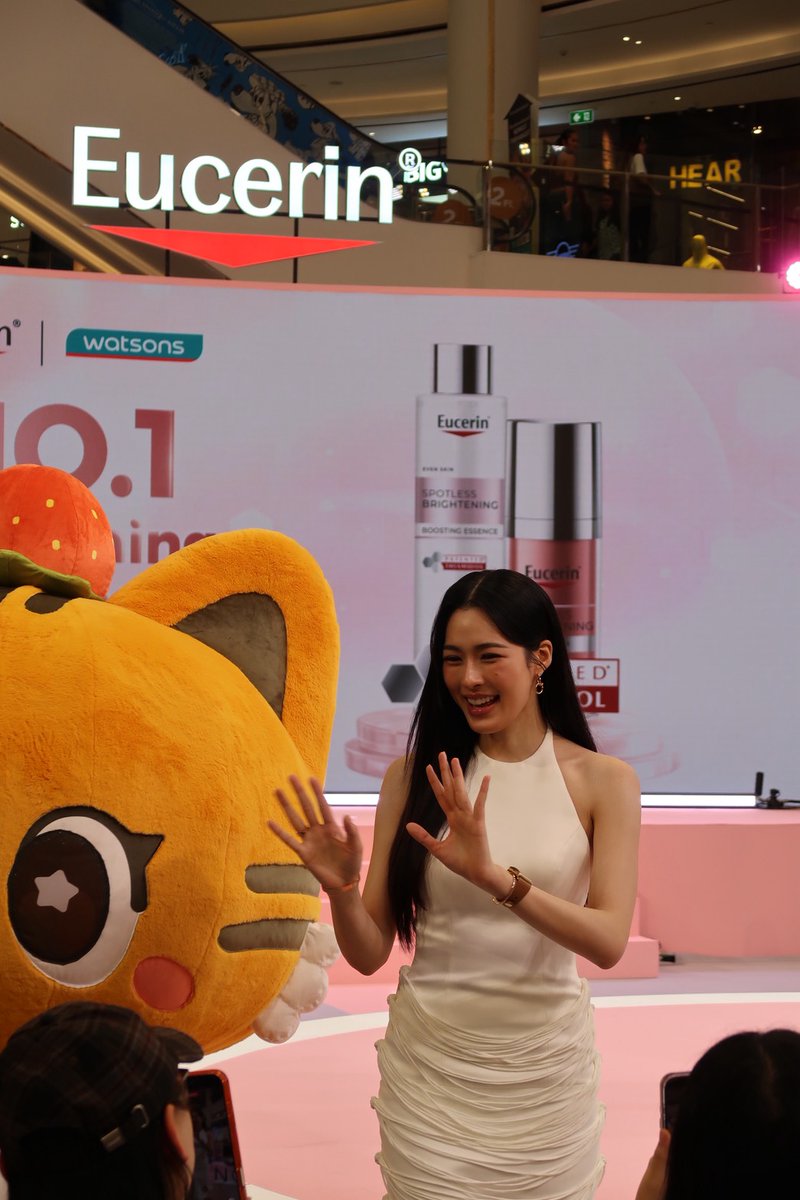 EucerinThailand's tweet photo. จบลงไปอย่างอบอุ่นและประทับใจที่สุด! 💖✨ ขอบคุณทุกพลังความรักที่แฟนๆ มาร่วมฉลองผิวไบร์ท No.1 กับ หม่าม้าหลิงคนสวย และ น้อง LOLO ที่ PARAGON ในงาน EUCERIN X Watsons วันนี้ แล้วพบกันใหม่โอกาสหน้านะคะ! 🥰

#EucerinNO1BrighteningCelebrationXLingLing #EucerinSpotlessxLingLing #EucerinThailand