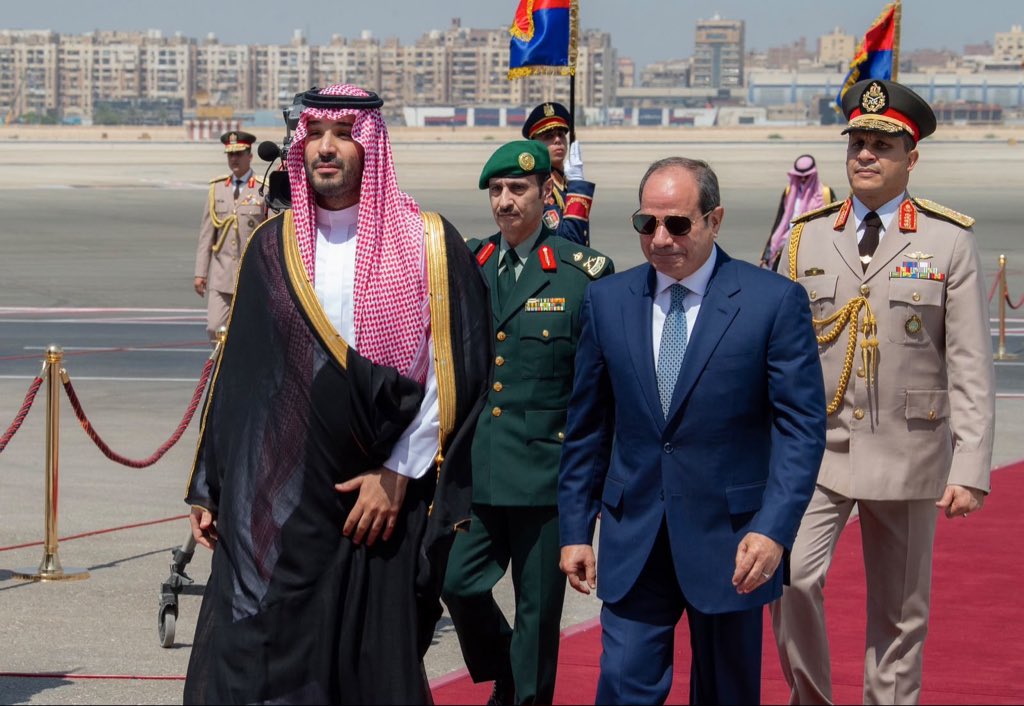 Badermasaker's tweet photo. سمو سيدي #ولي_العهد يصل إلى العاصمة المصرية القاهرة في زيارة عمل وفي مقدمة مستقبليه فخامة الرئيس المصري.
#محمد_بن_سلمان_في_مصر https://t.co/aS35h05Yx5