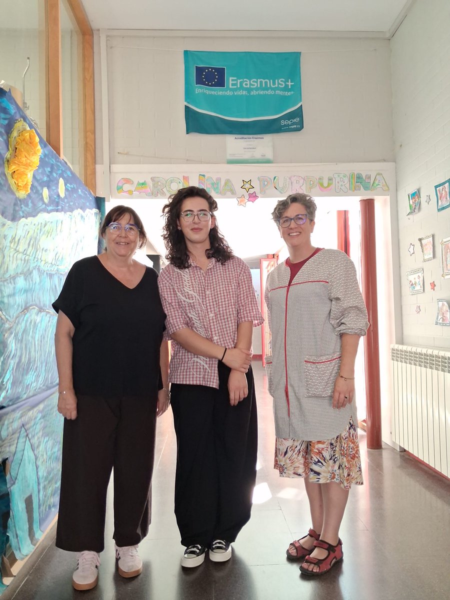 CraEntrevinas's tweet photo. Ayer dimos la bienvenida a Eray, un alumno en prácticas, proveniente de la Universidad  de Mersin, en Turquía. Será nuestro auxiliar lingüístico hasta Diciembre. Welcome!! @sepiegob @eTwinning_es @CFPIdiomas #internacionalizacion #ErasmusPlus https://t.co/IrxKqyLwYG