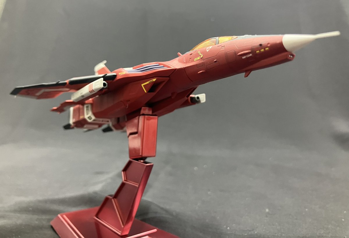T_Kouduki's tweet photo. PLUM 1/100 Azuma完成でごぜーますよ。
MOSS開発のSTG、雷電Vの自機ですね。去年末くらいに友人が組んだのを見て、自分でも作りたくなって買ったプラモです。機体が赤1色だと単調になるかなぁと5種類使って胴体→翼にかけて明るくなるように配色してみましたが、あんまり差がなかったなぁ…… https://t.co/NV9YJmU7bK