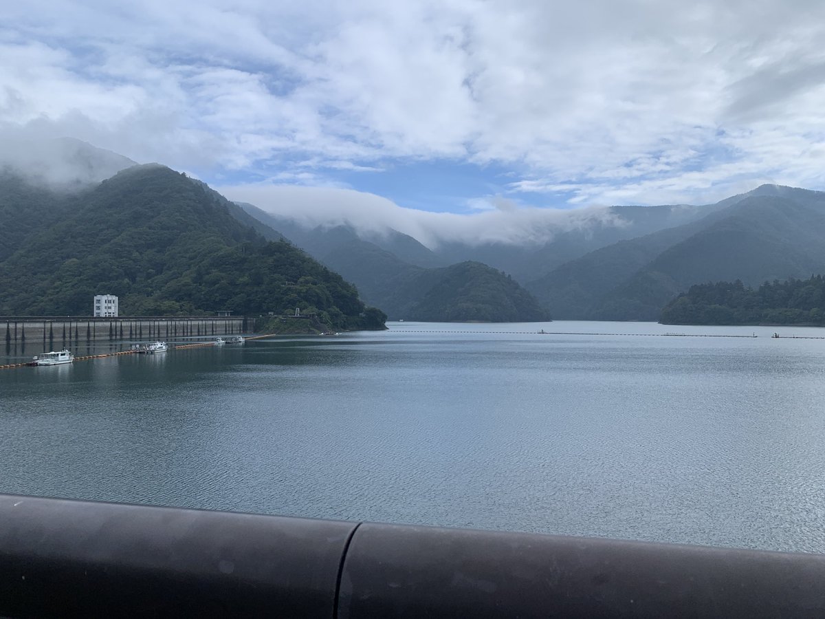 pinesea1's tweet photo. 一昨日のおバイク

下から見た奥多摩周遊にかかる雲
と
中から見た奥多摩周遊にかかる雲

こいつ2週連続で奥多摩行ってるな…？ https://t.co/S7jk1PFL7I