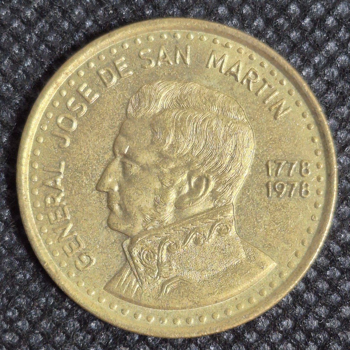 Onshi55's tweet photo. 購入品
アルゼンチン🇦🇷
こちらはデノミ後の硬貨で、100ペソの方が1970年から1983年まで流通したペソ・レイ、10ペソの方が1983年から1985年まで流通したペソ・アルヘンティーノです。
南米のデノミ硬貨を集めてみたくて購入してみました。
#おんしのコイン https://t.co/mSze04MCWP