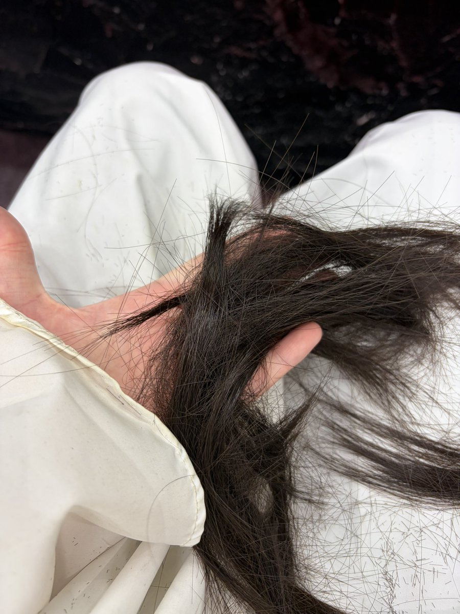 Uchi_chan2525's tweet photo. 嫌ああああああ！✂️😫😭
鏡汚!! https://t.co/V4gGr5mRvU