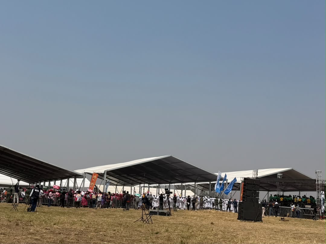 MashavaTal75962's tweet photo. Mvurwi is alive today as Zimbabweans from across the country gather for the inaugural #MunhumutapaDay celebrations. Beyond the festivities, it is a moment to celebrate heritage, national identity and President Mnangagwa’s 84th birthday. 🇿🇼 #EDAt84 https://t.co/w200fRBbew