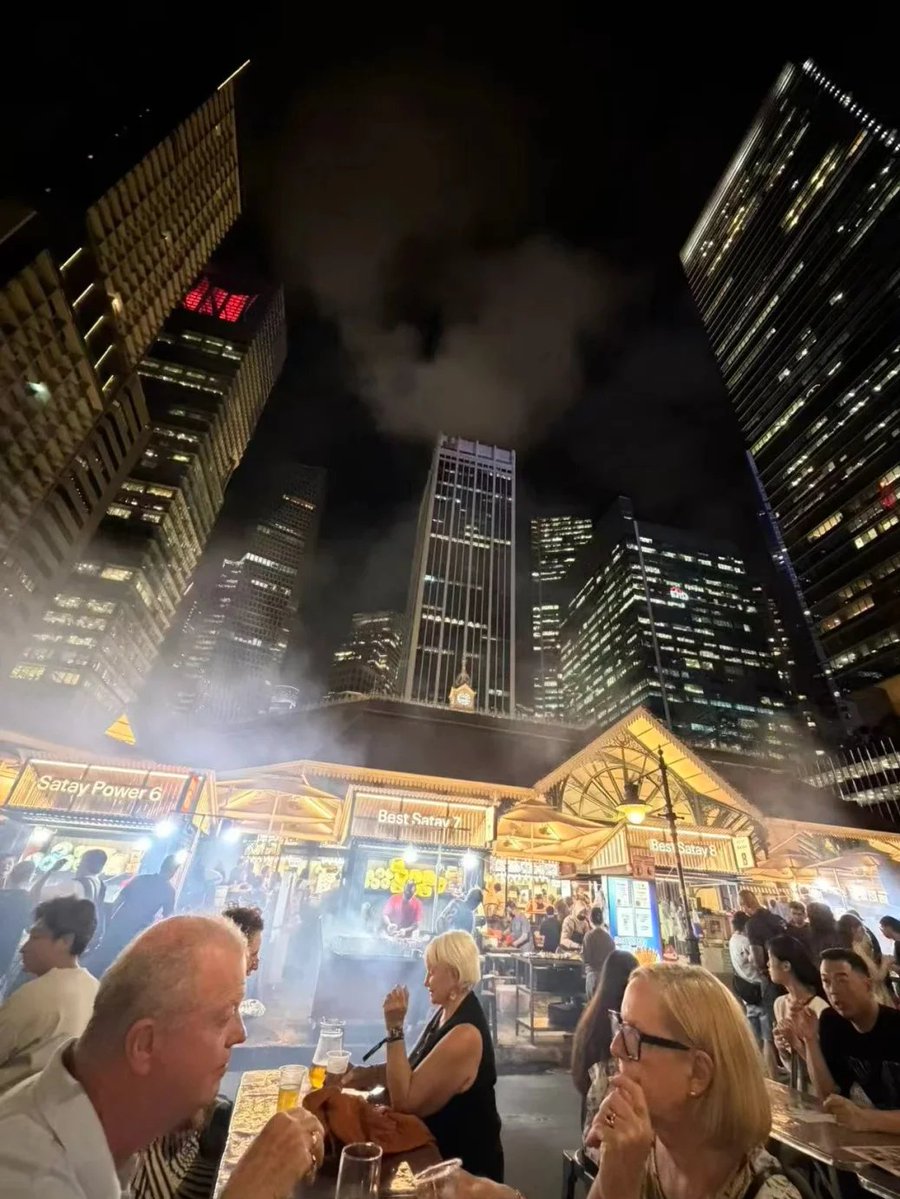 Emily_VIP16's tweet photo. This is a nice open-air restaurant, and it attracts a lot of foreign patrons. https://t.co/7xrjVKeBdI